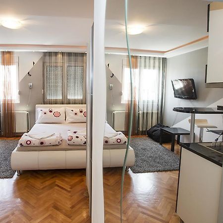 Star Apartment Belgrado Esterno foto
