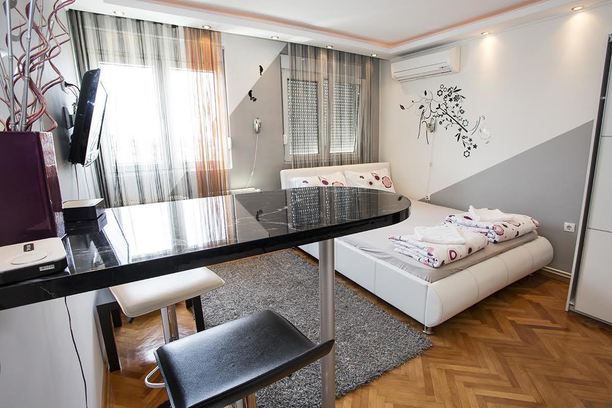Star Apartment Belgrado Esterno foto